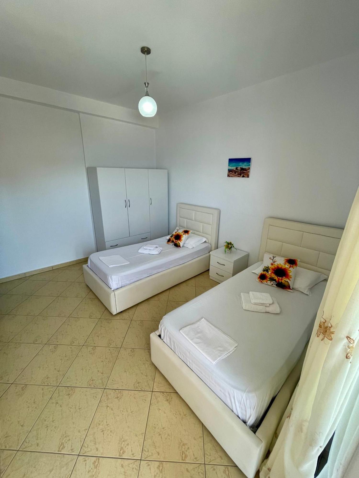 Eleana * Sarande